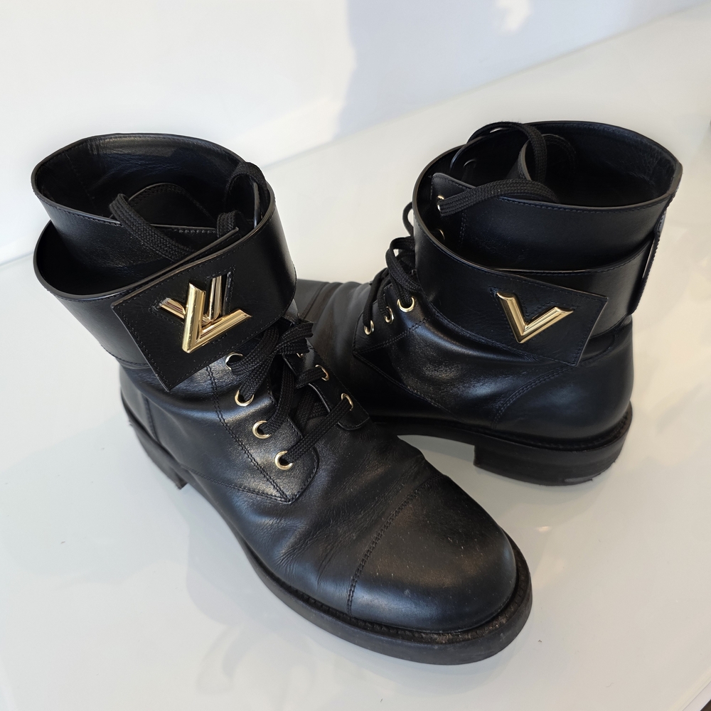 Louis Vuitton WONDERLAND RANGER Black Leather Boots with Gold LV Hardware